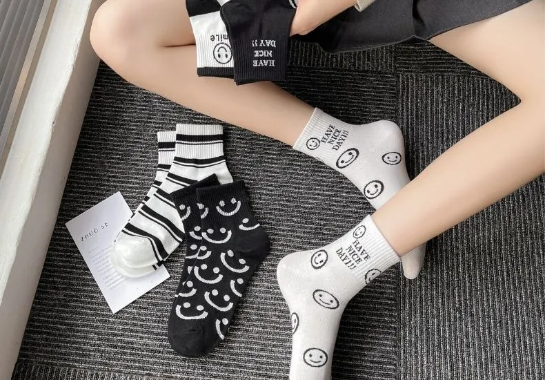 Cotton Horizontal Smiley Face Letter Versatile Sweat-Absorbing Women′ S Short Socks